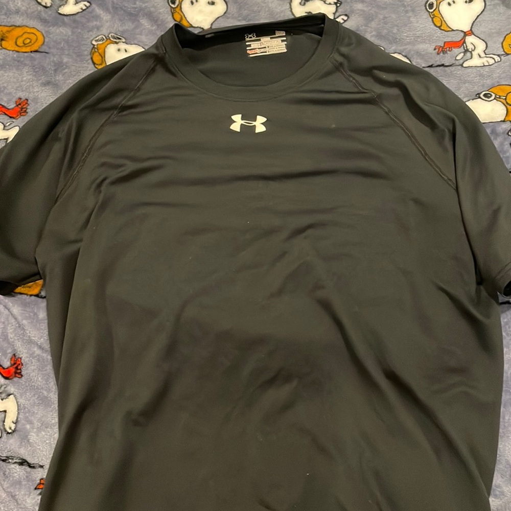 Under Armour t shirt heat gear loose fit size large